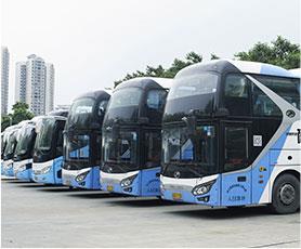 駕車(chē)通過(guò)傍山險(xiǎn)路時(shí)如發(fā)生制動(dòng)突然失靈應(yīng)采取什么措施？