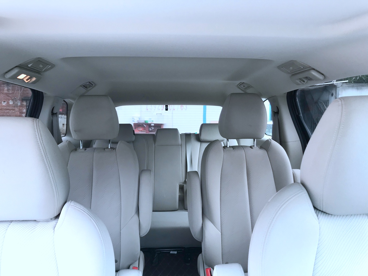 豪華商務(wù)車型