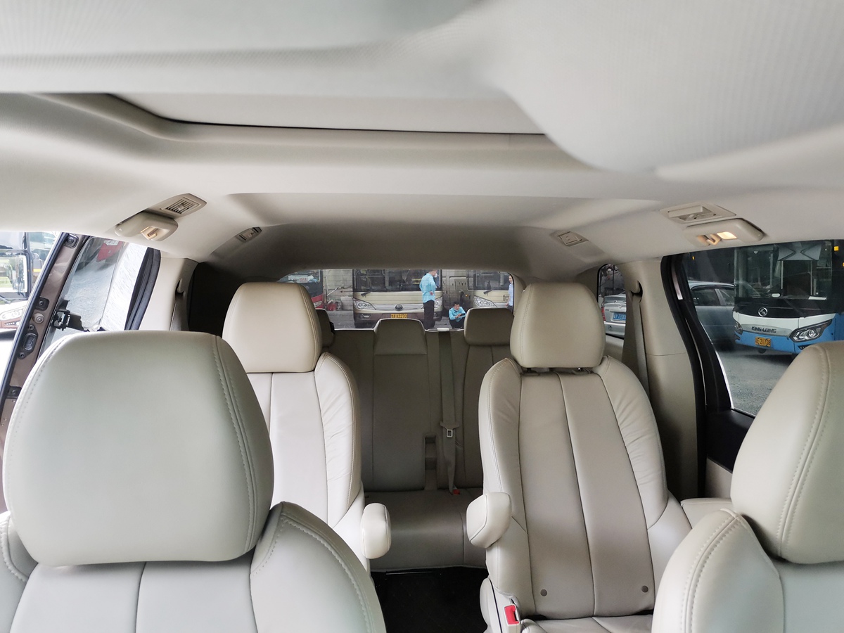 豪華商務(wù)車型